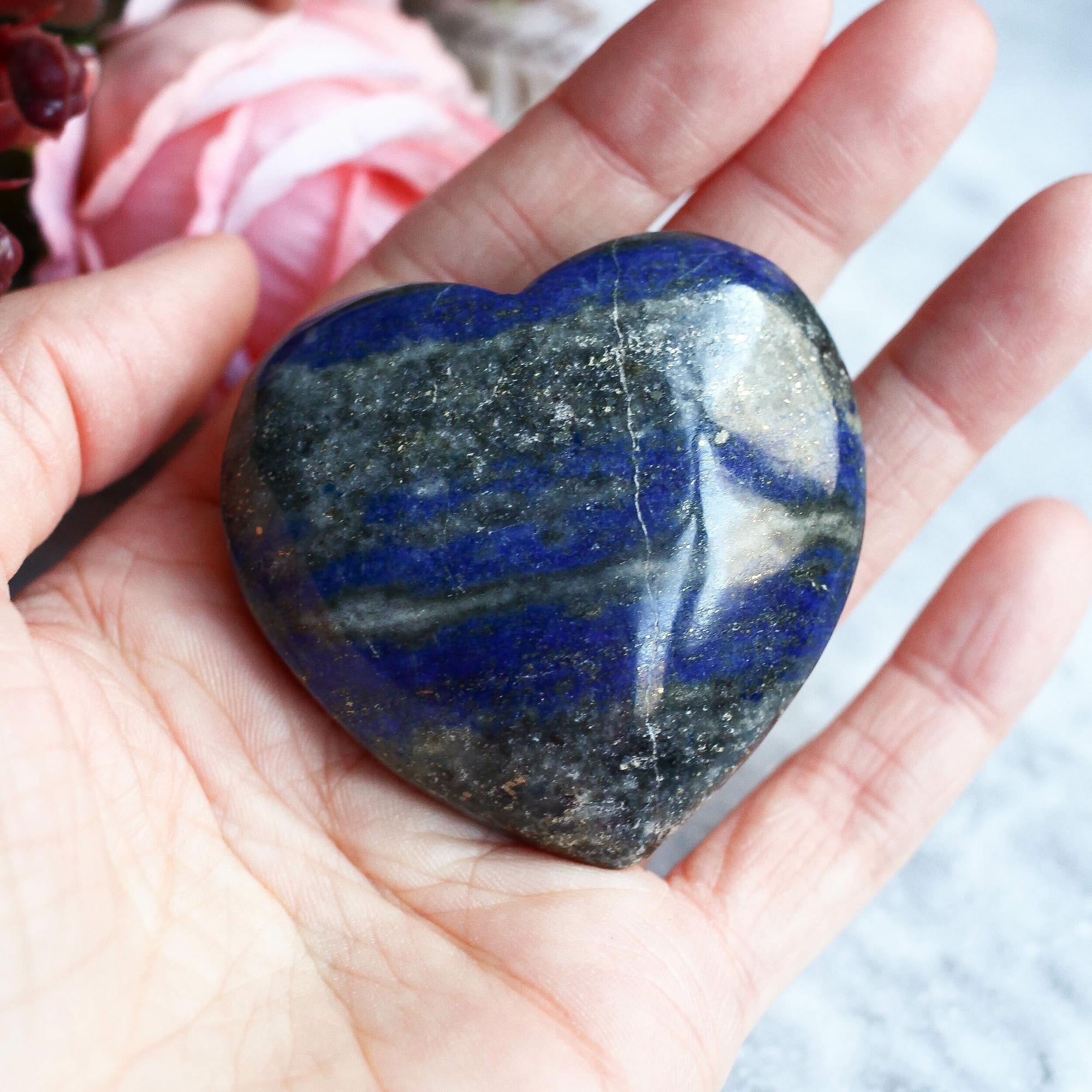 Лазурит в форме сердца