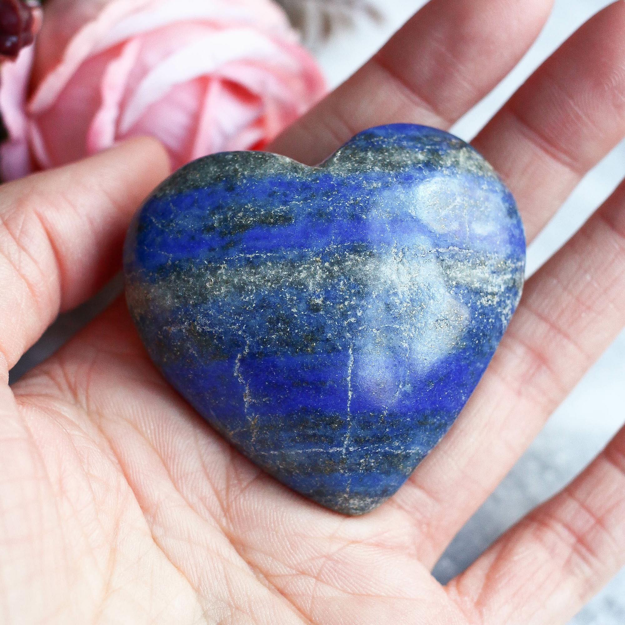 Лазурит в форме сердца