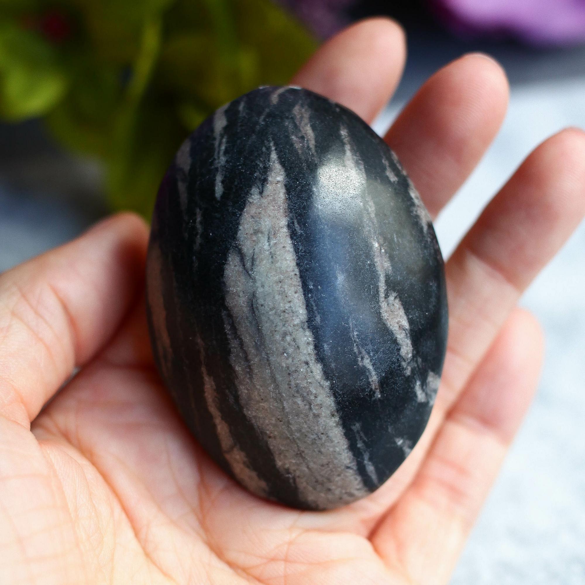 Паутинная яшма в форме гальки (мрамор)