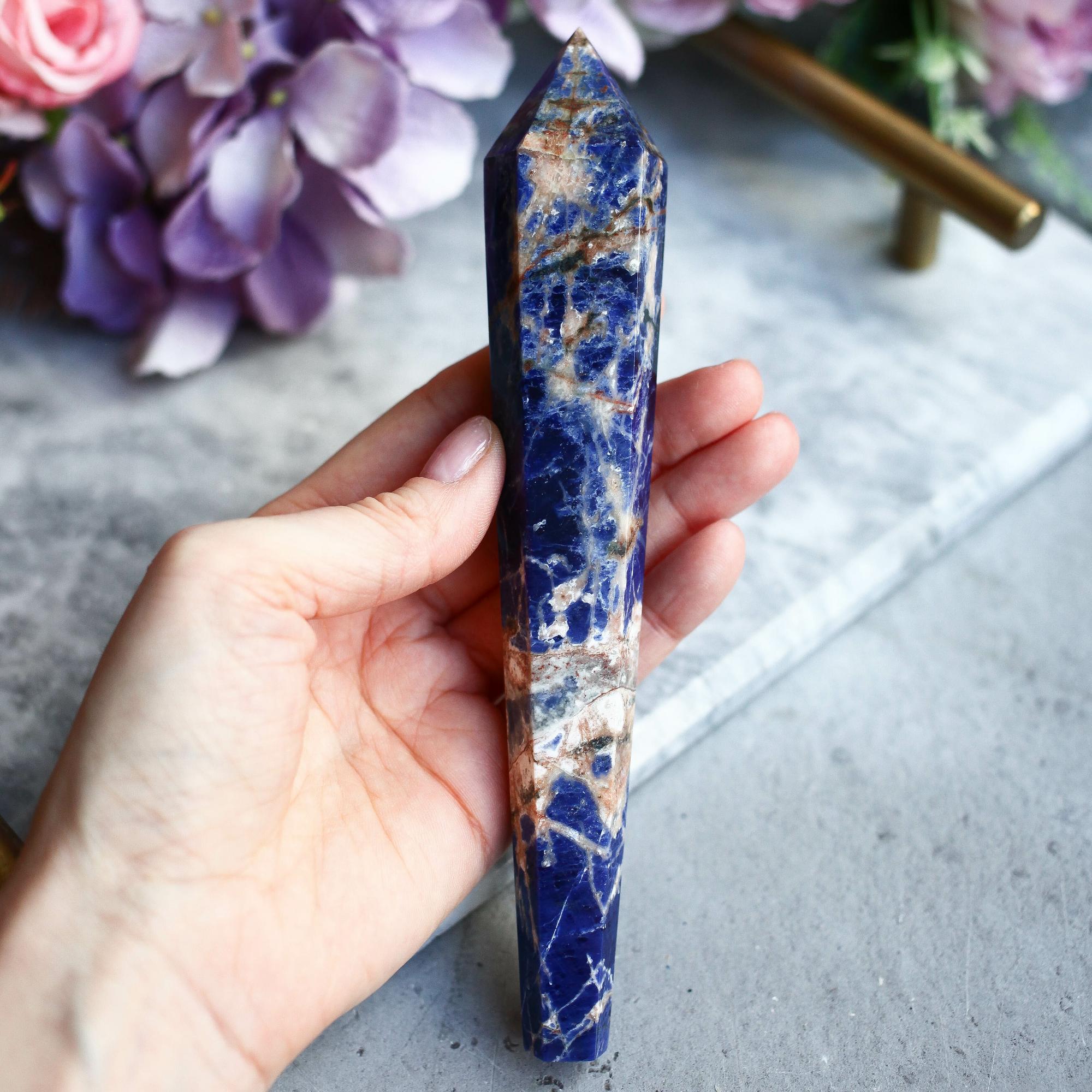 Содалит в форме жезла