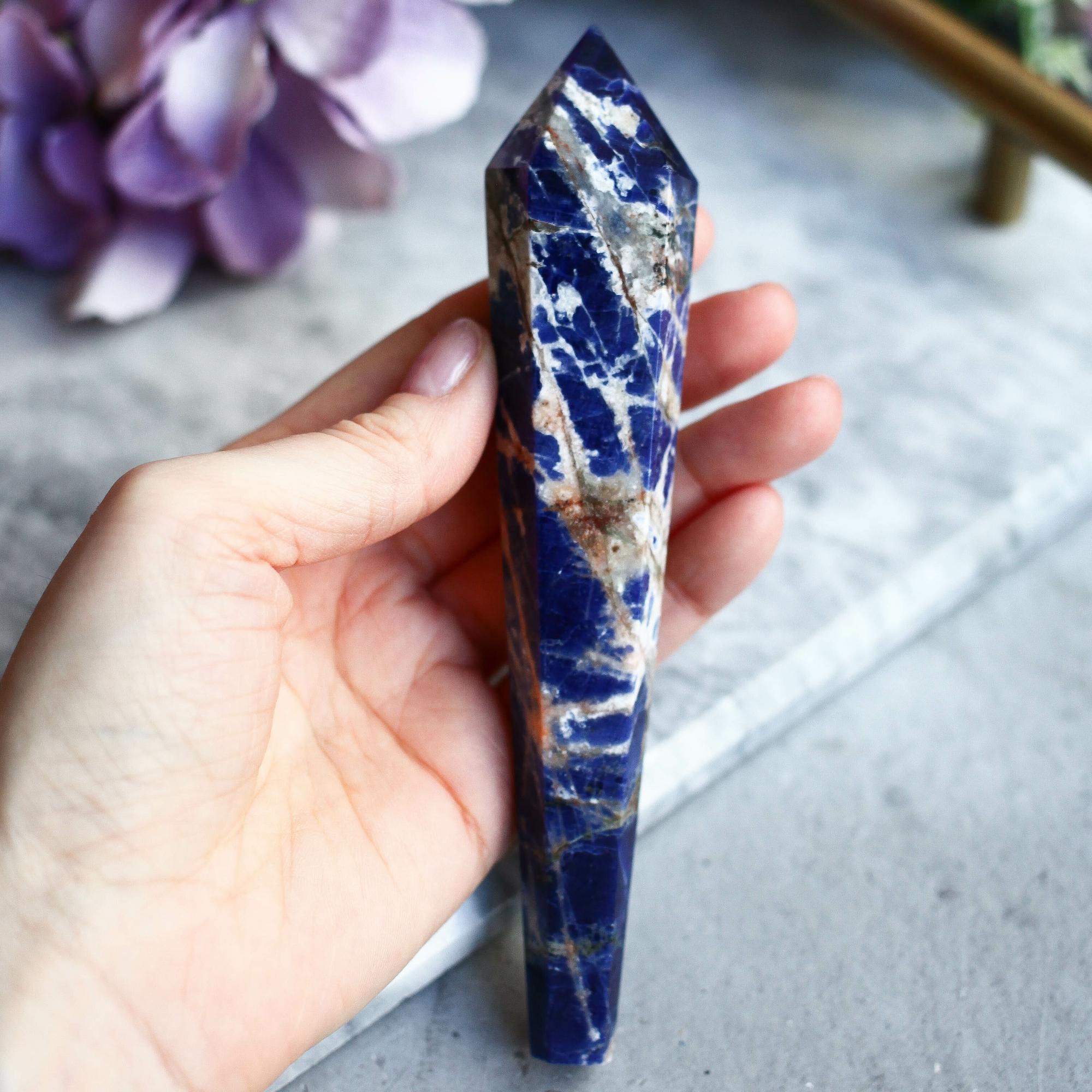 Содалит в форме жезла