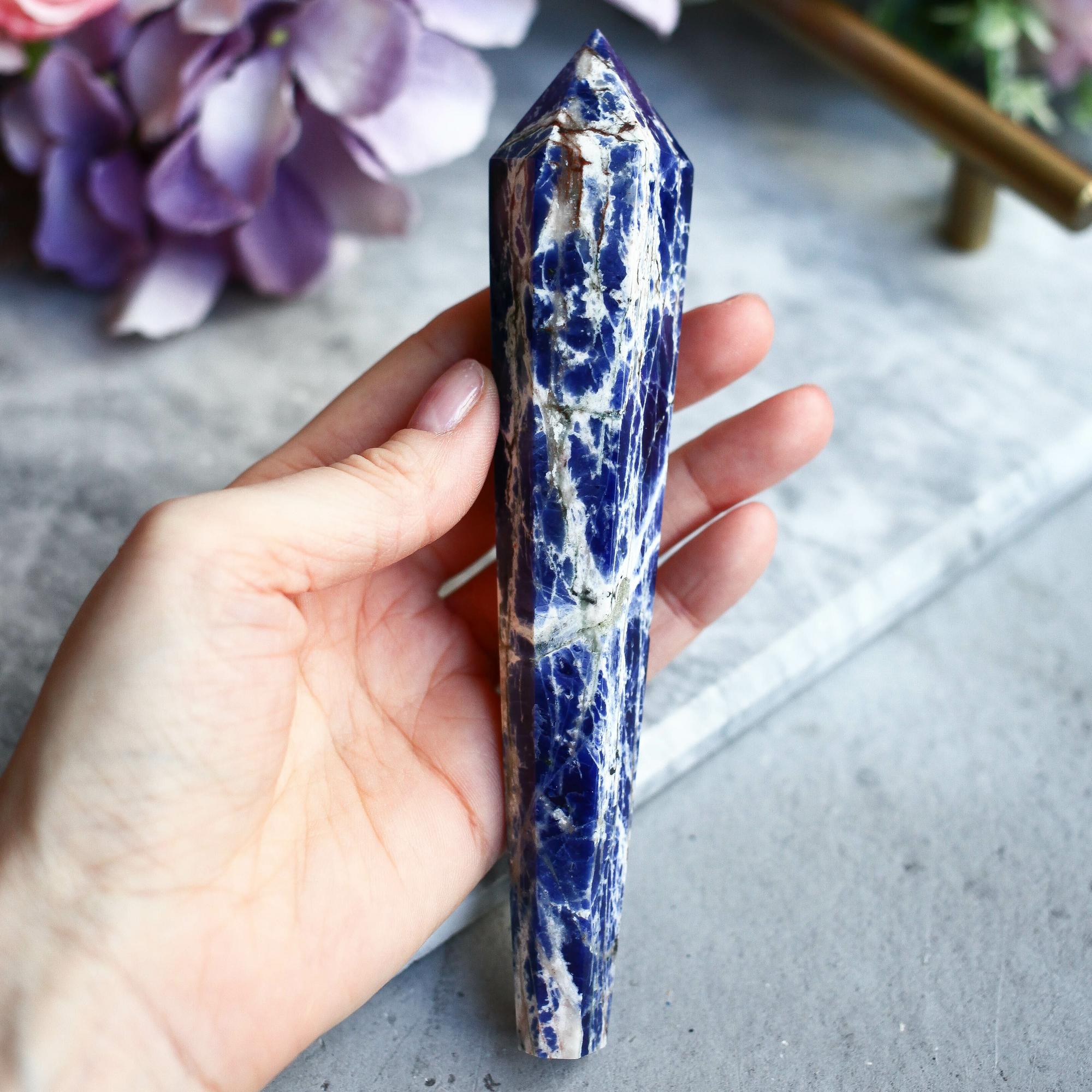 Содалит в форме жезла