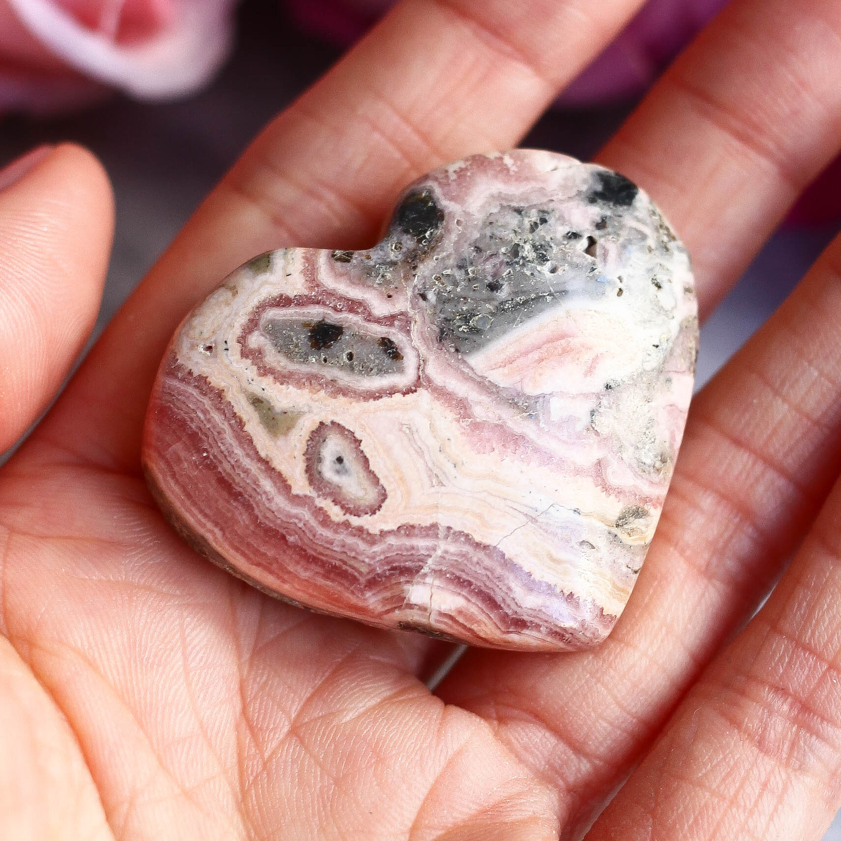 Родохрозит в форме сердца