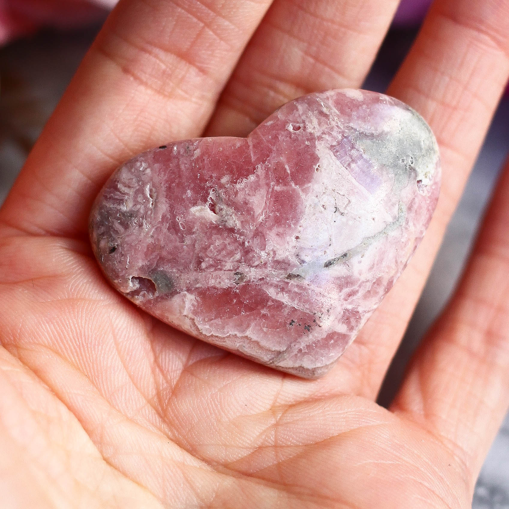 Родохрозит в форме сердца