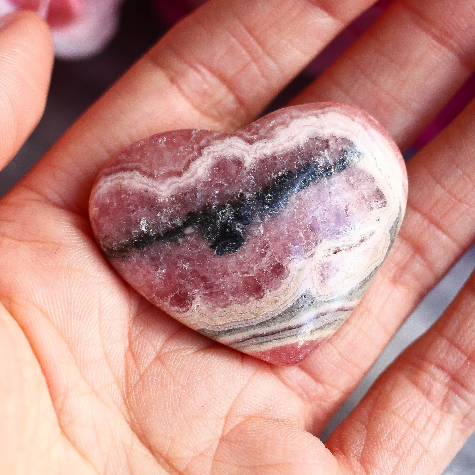 Родохрозит в форме сердца