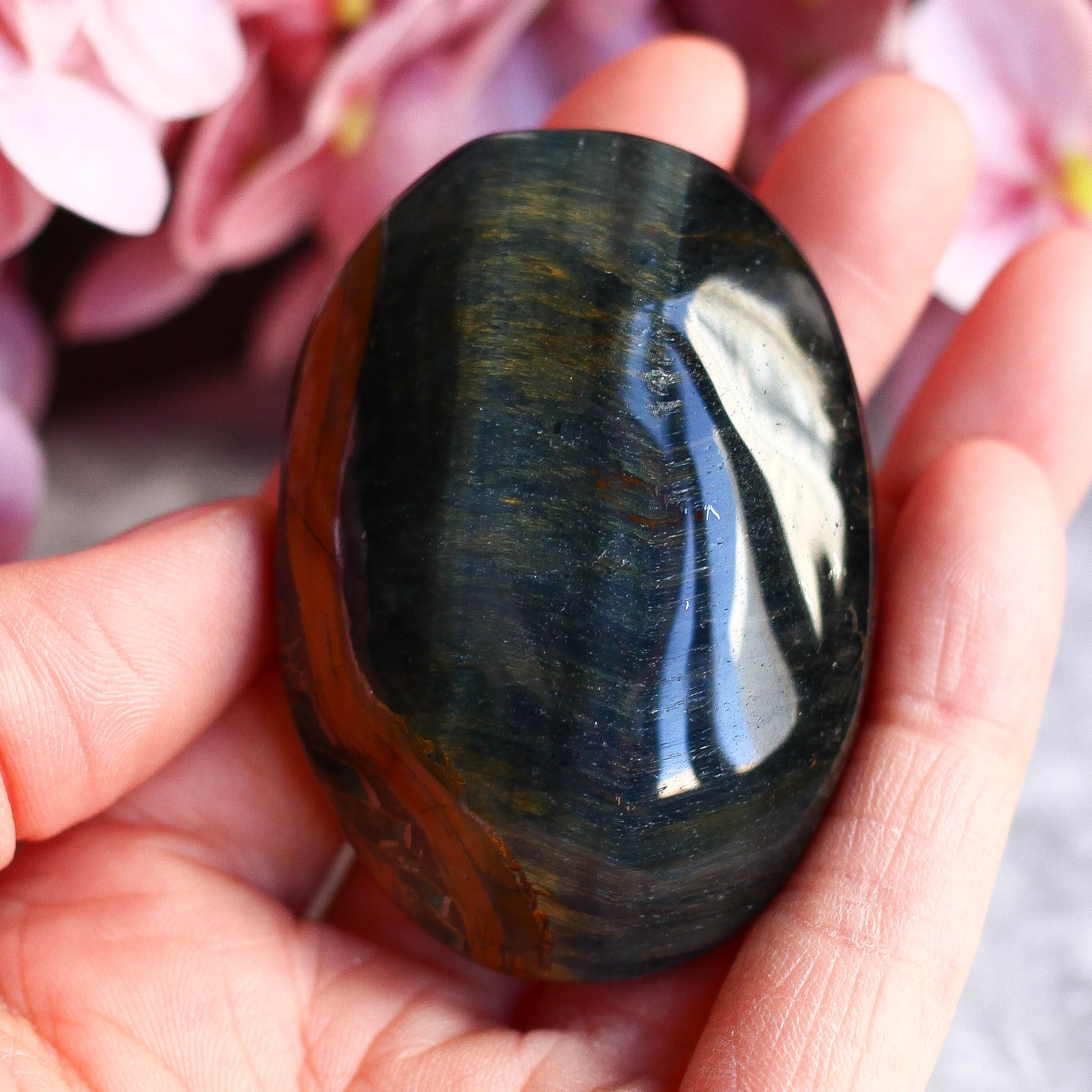 Тигрово-соколиный глаз в форме гальки