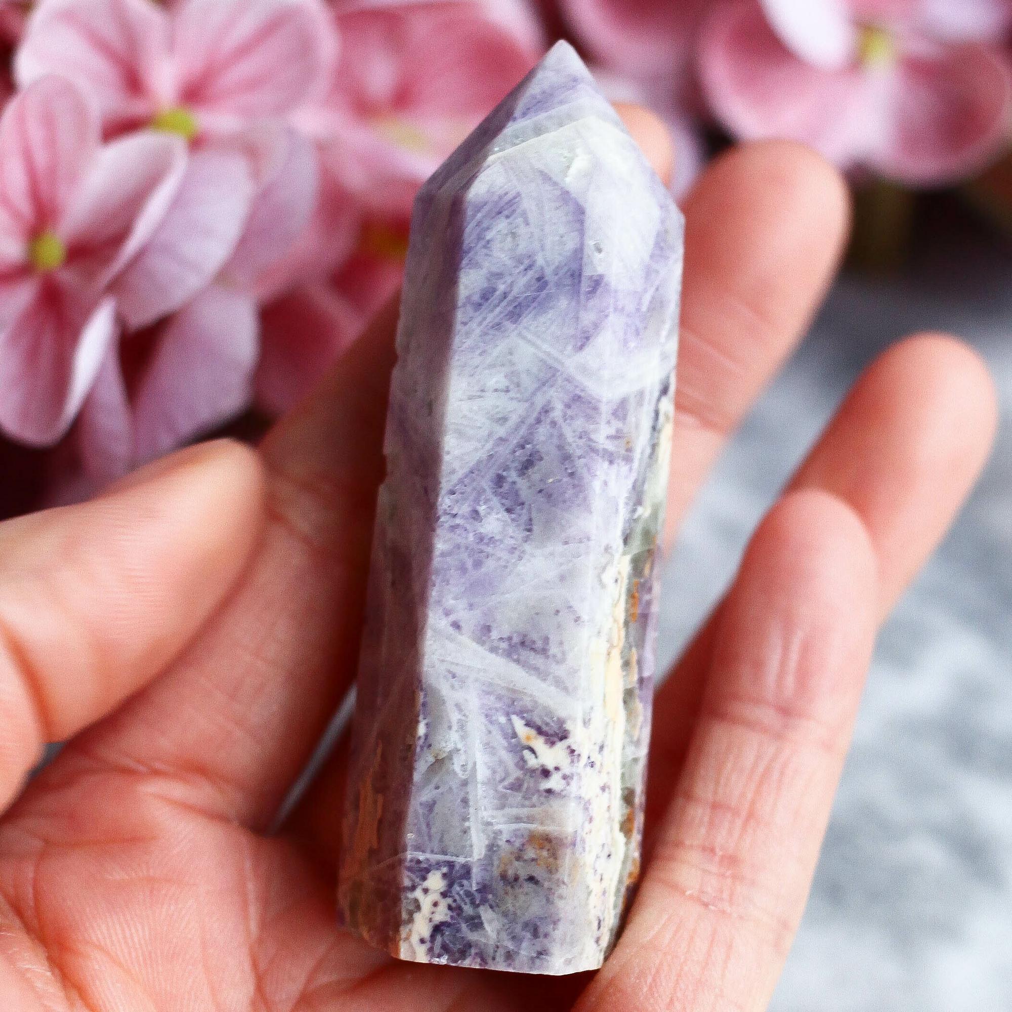 Опализированный флюорит в форме кристалла-генератора