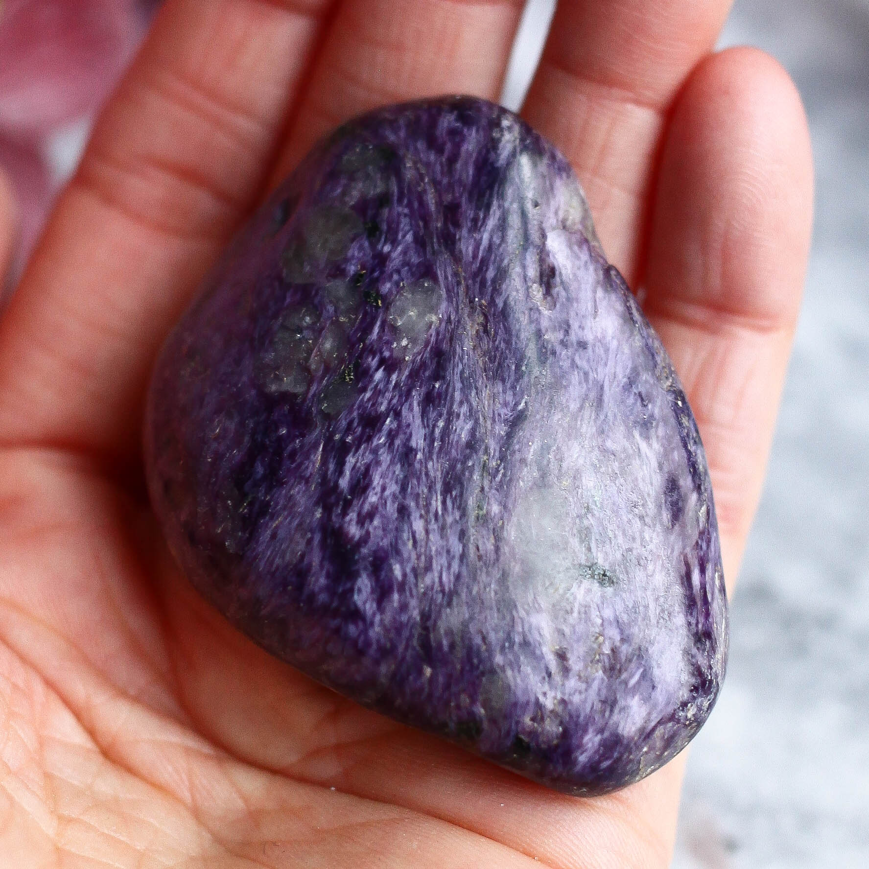 Чароит полированный