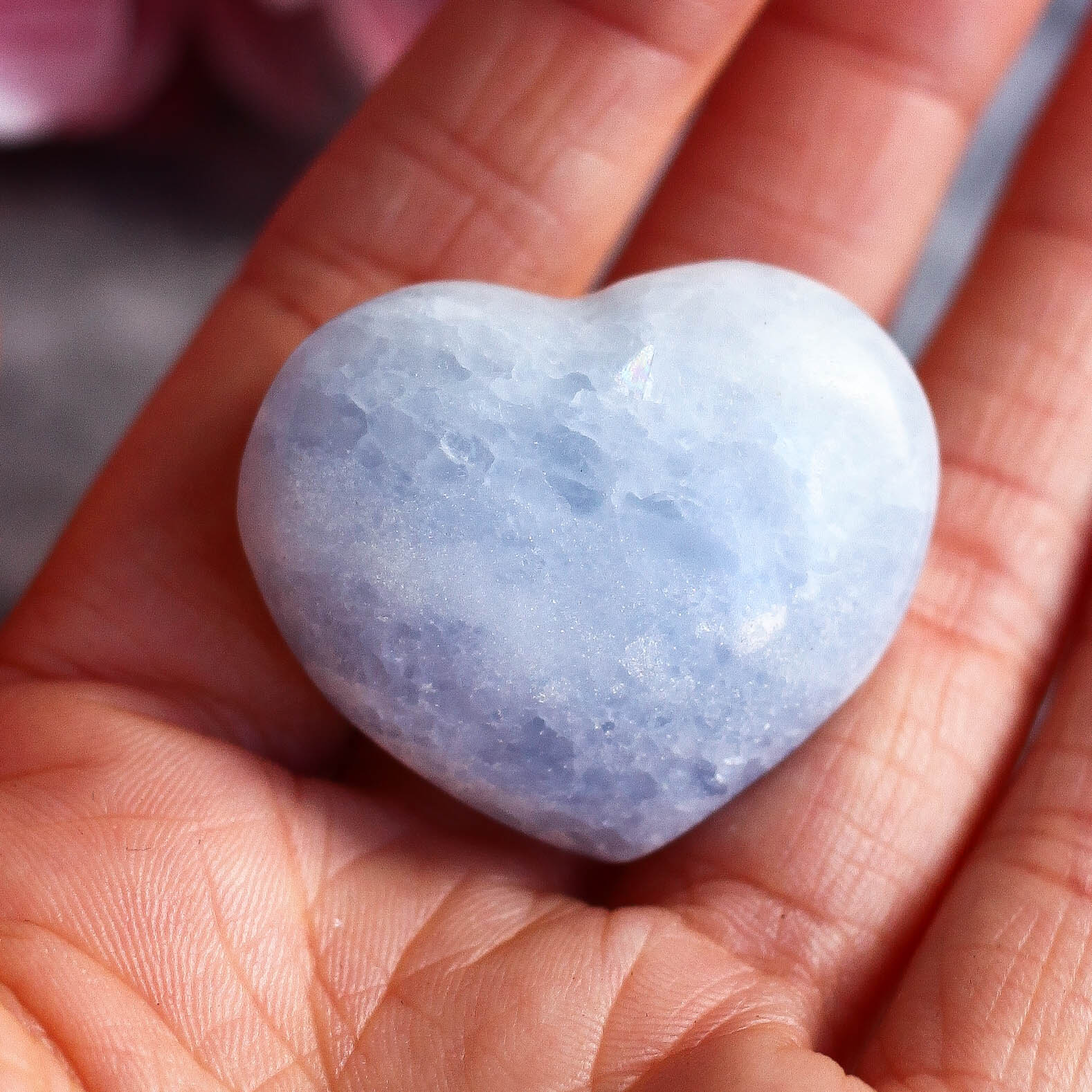 Голубой кальцит в форме сердца