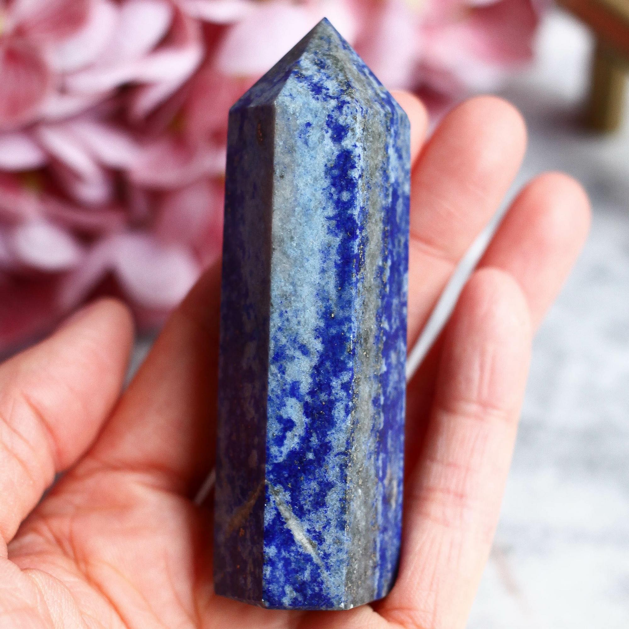 Лазурит в форме кристалла-генератора