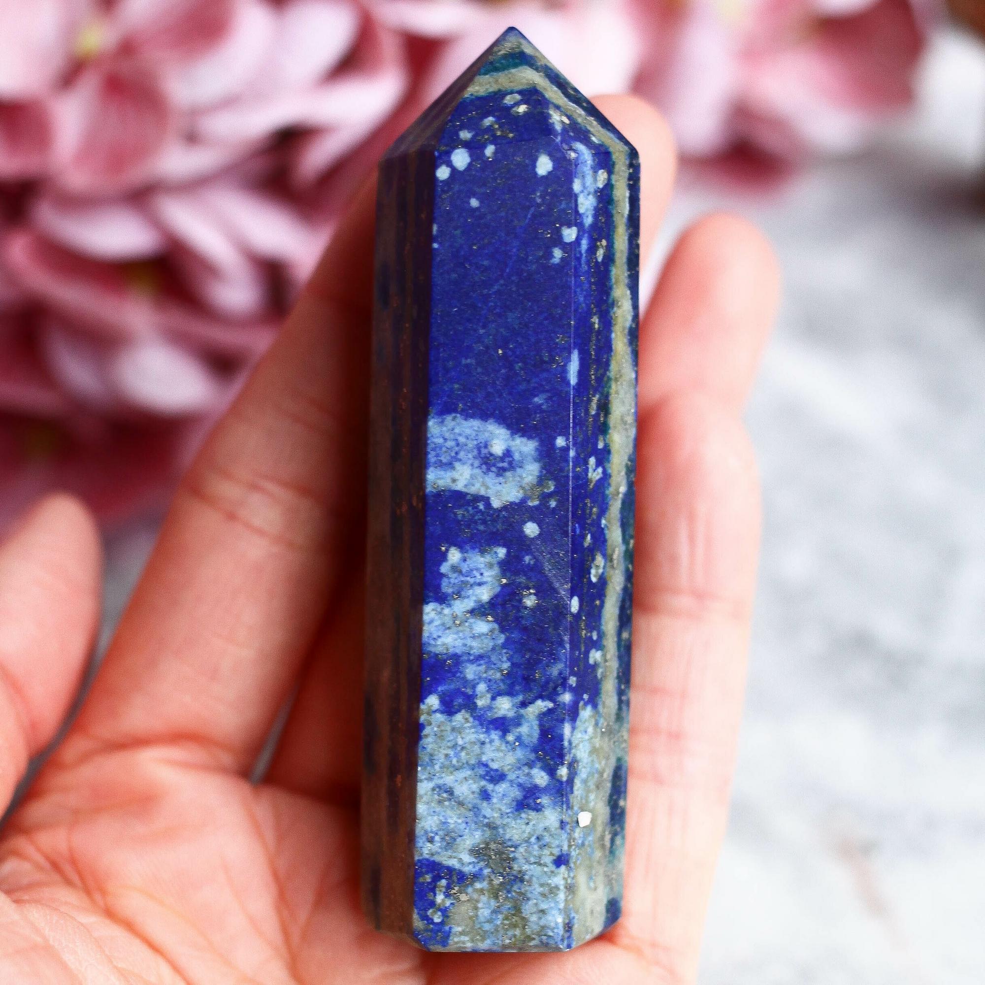 Лазурит в форме кристалла-генератора