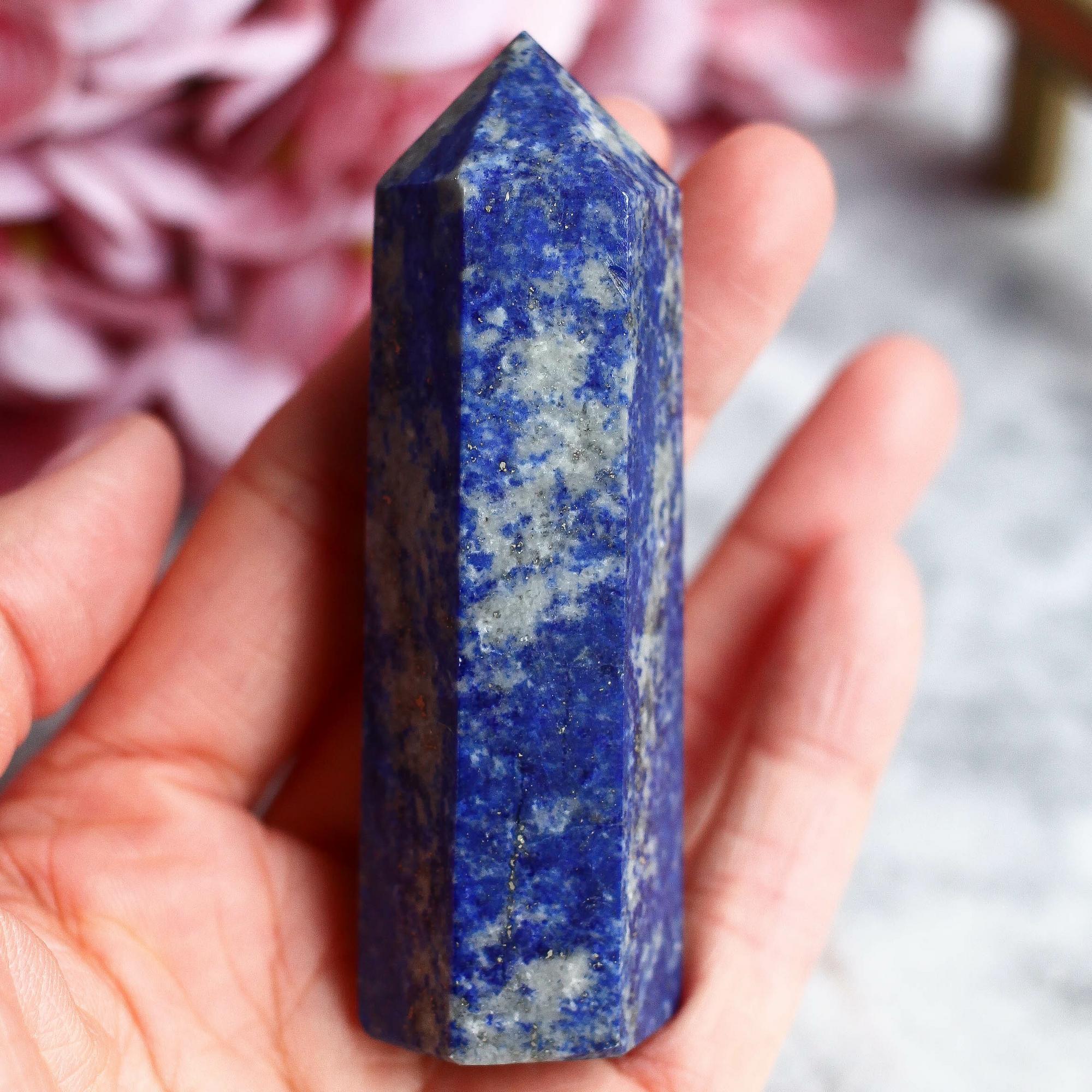 Лазурит в форме кристалла-генератора