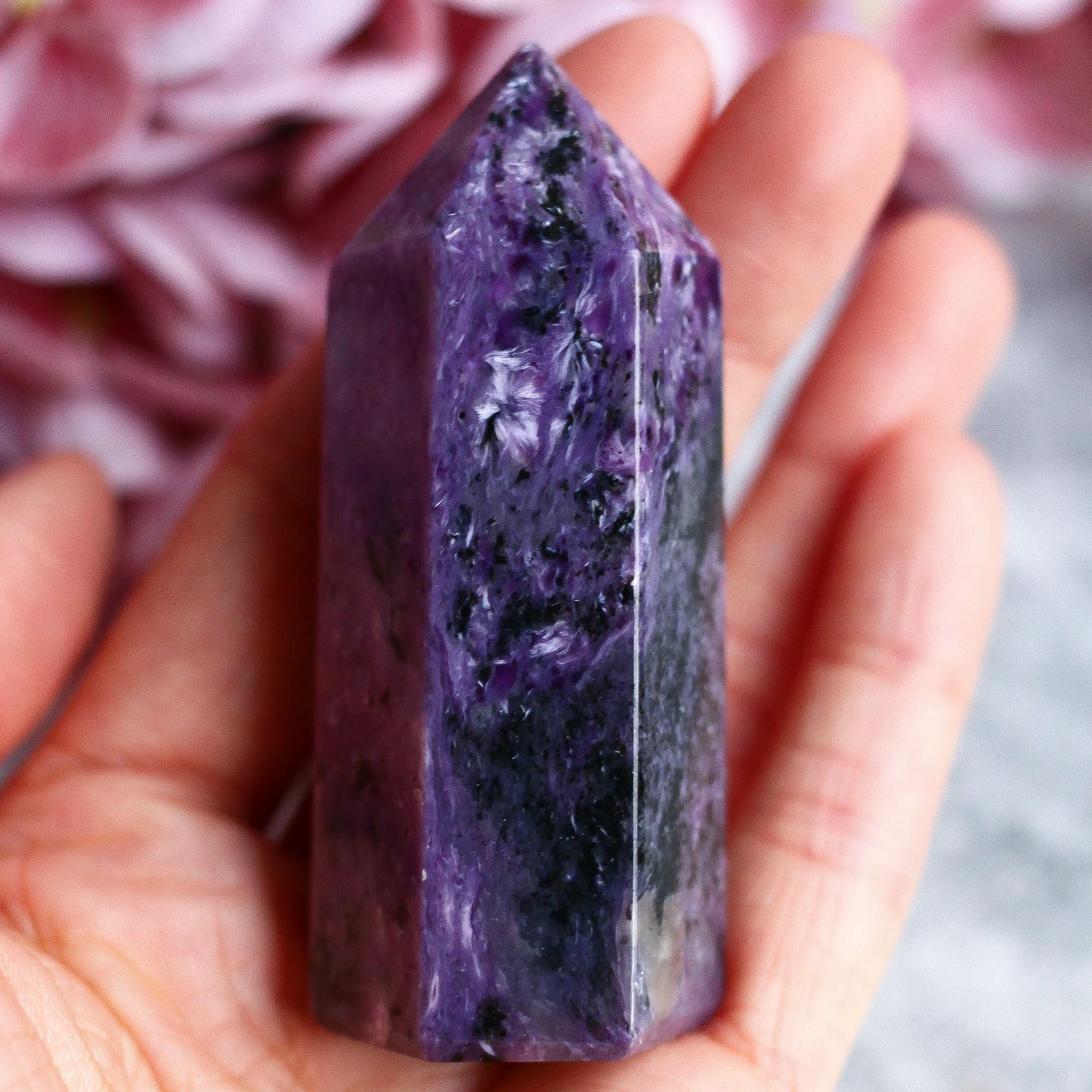 Чароит в форме кристалла-генератора