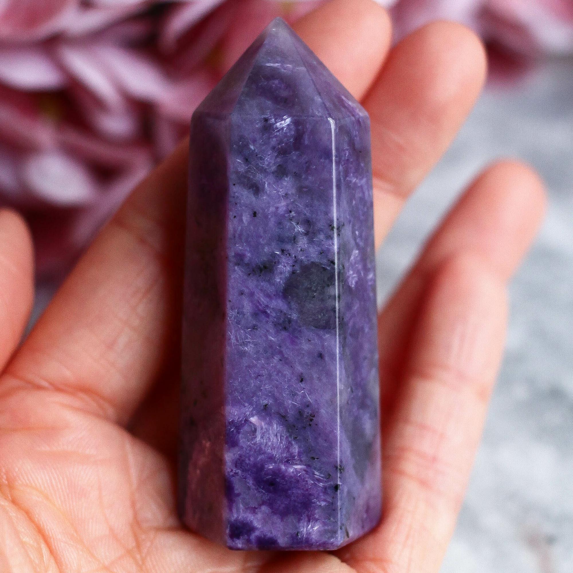 Чароит в форме кристалла-генератора