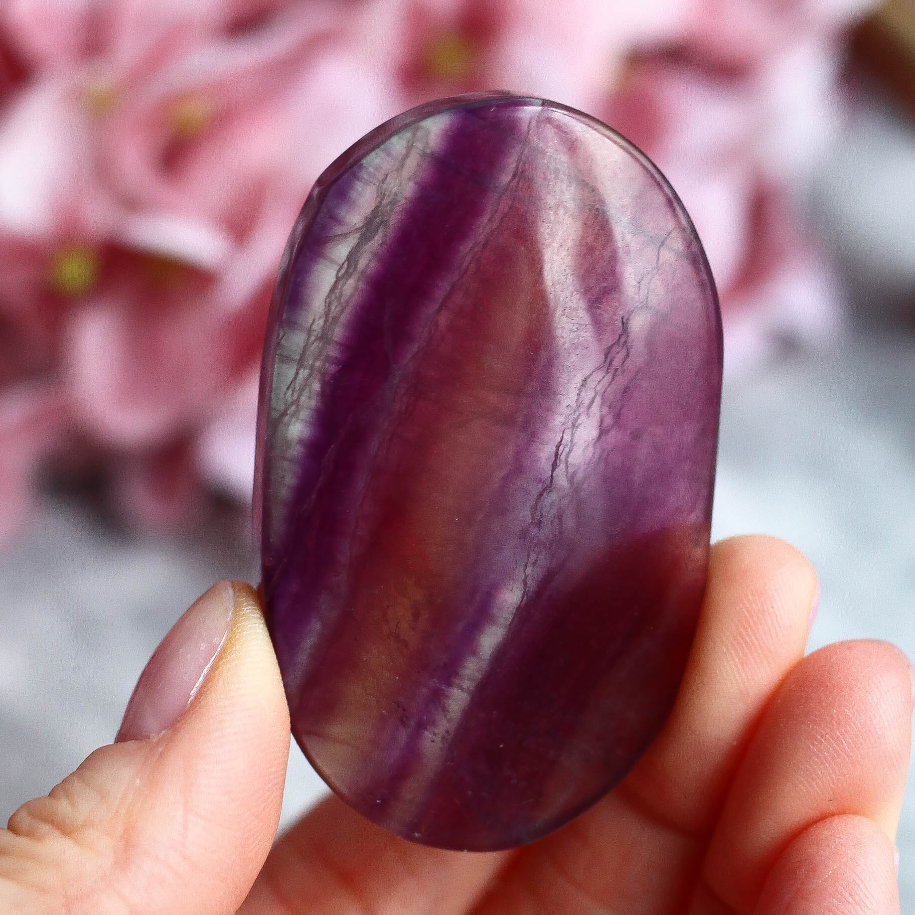 Флюорит в форме гальки