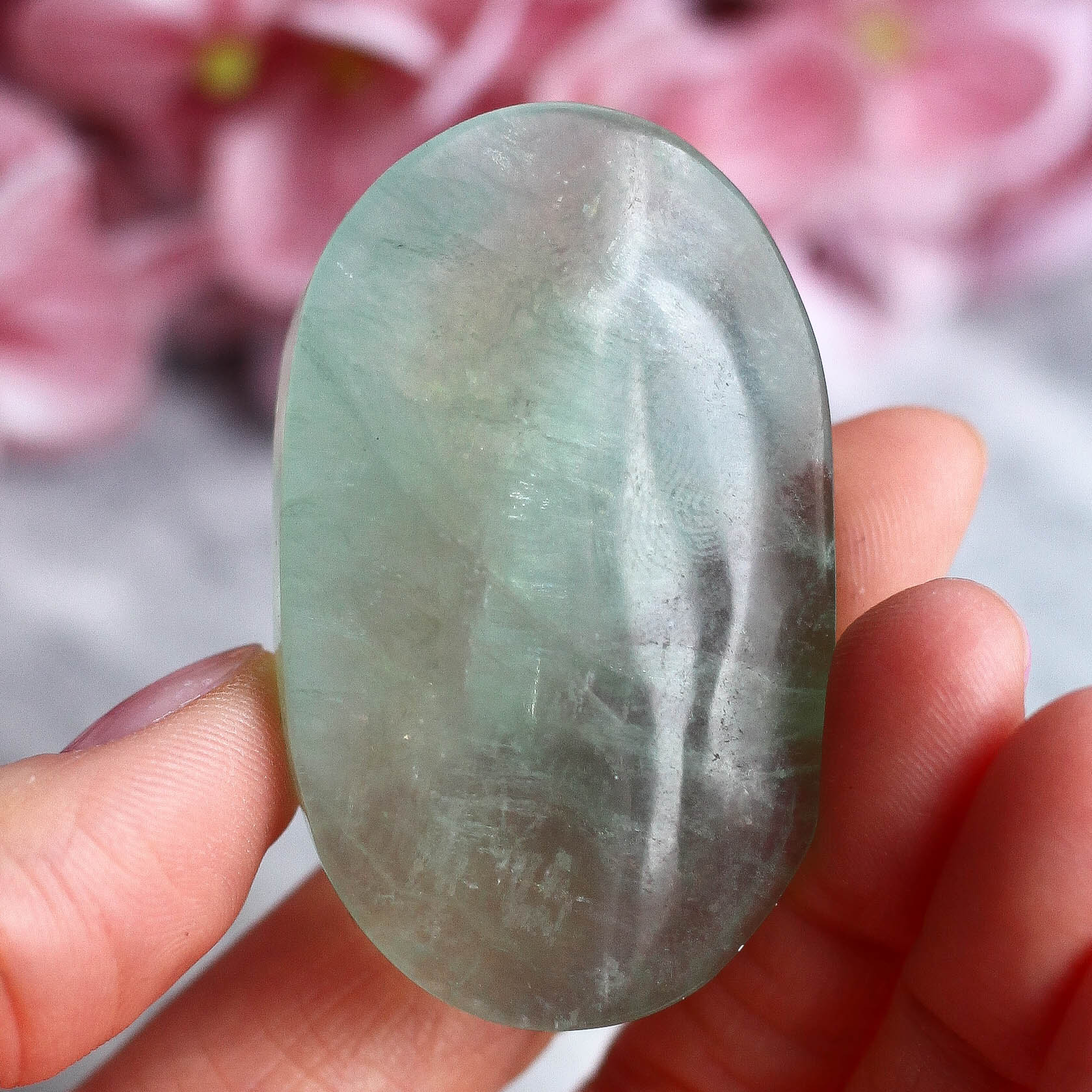 Флюорит в форме гальки