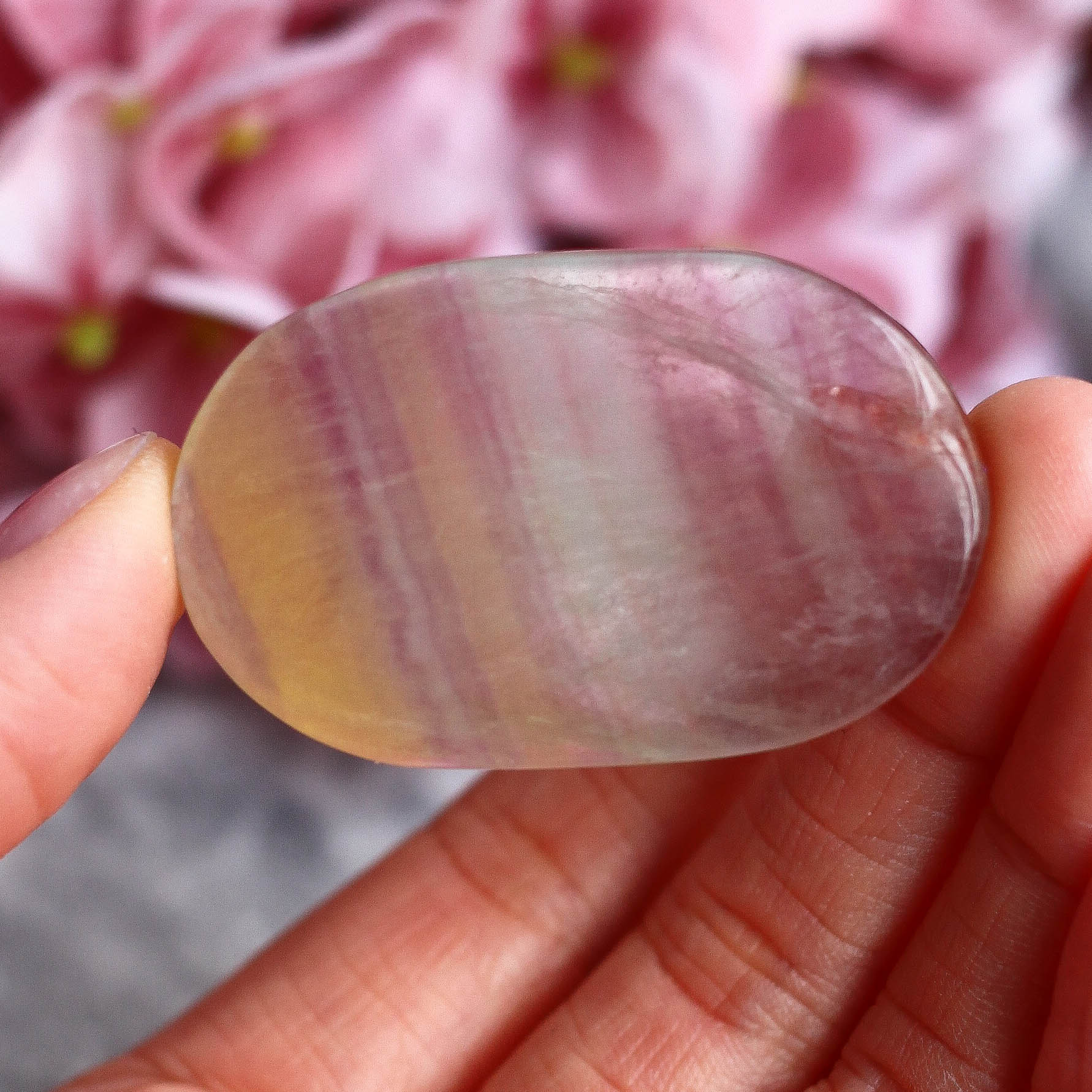 Флюорит в форме гальки