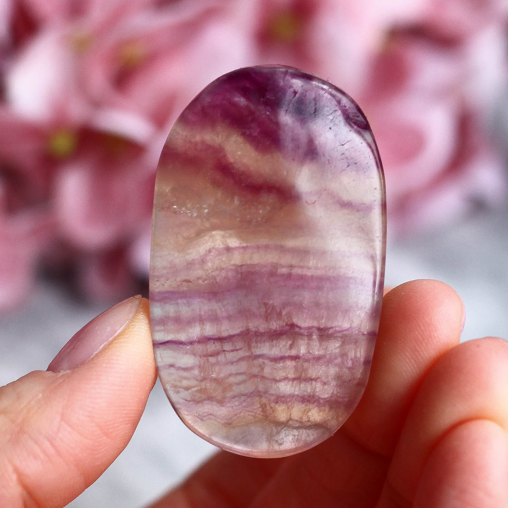 Флюорит в форме гальки