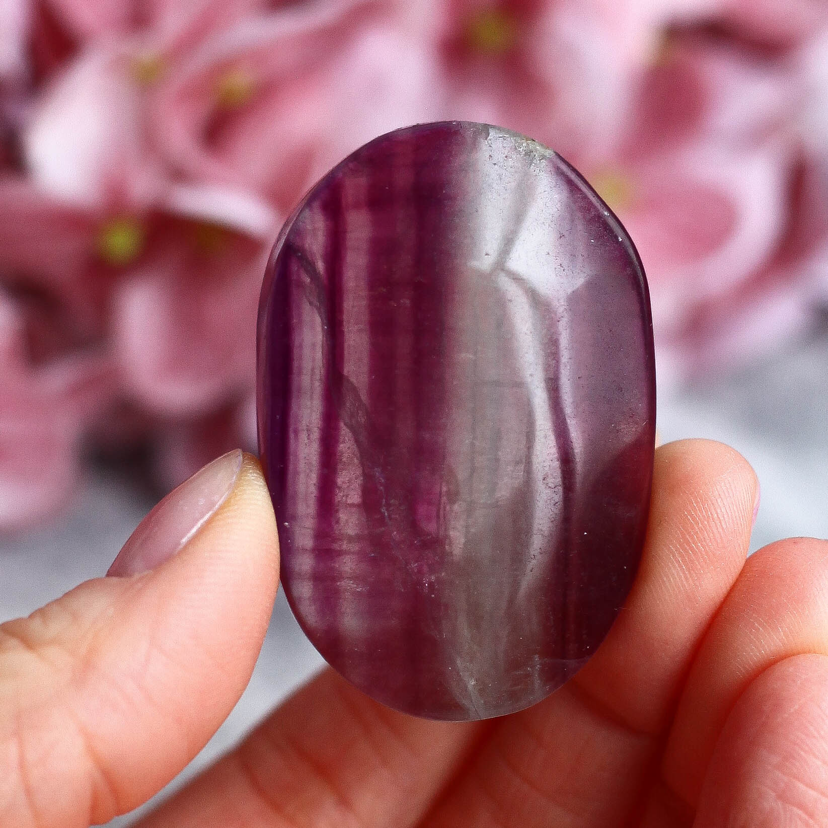 Флюорит в форме гальки