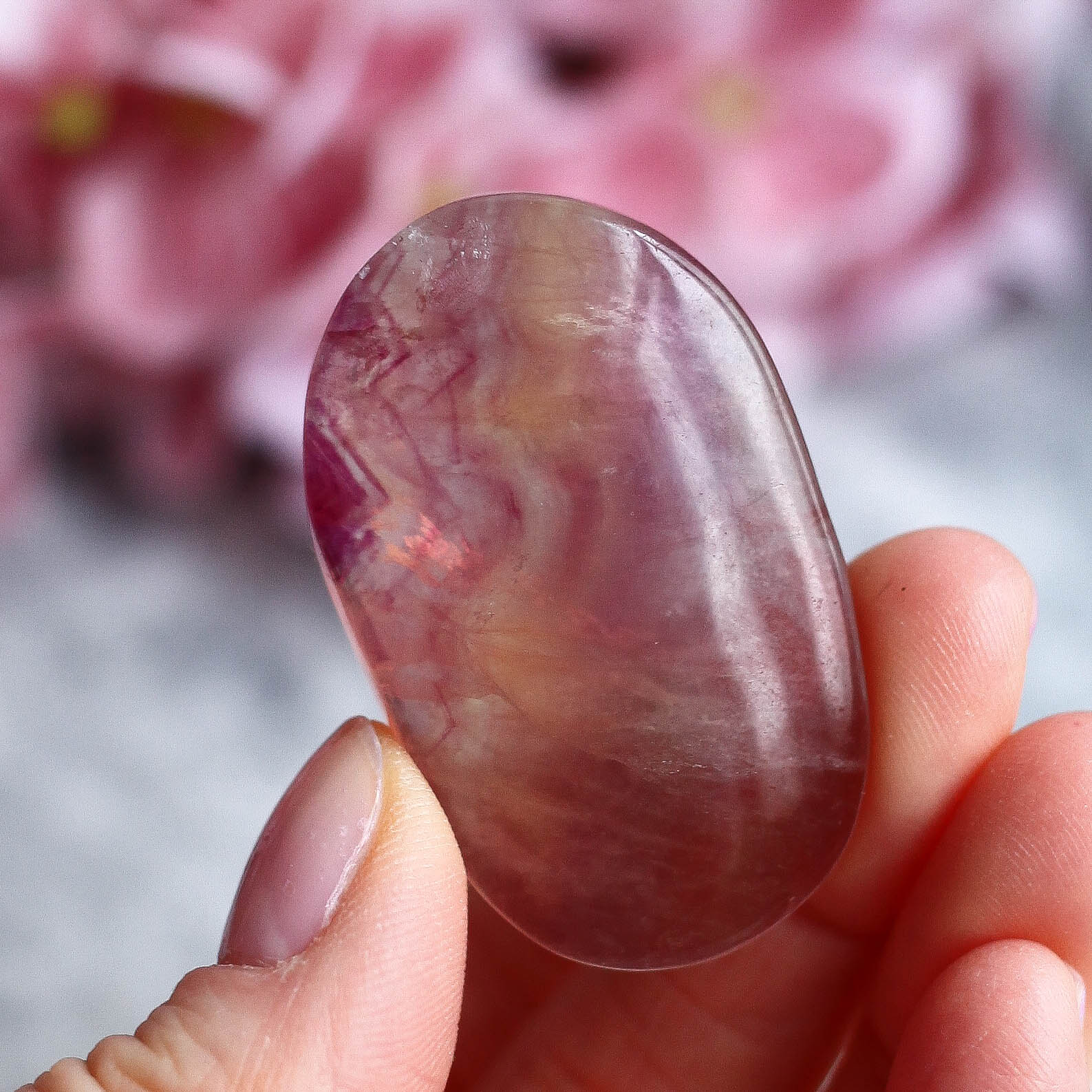 Флюорит в форме гальки