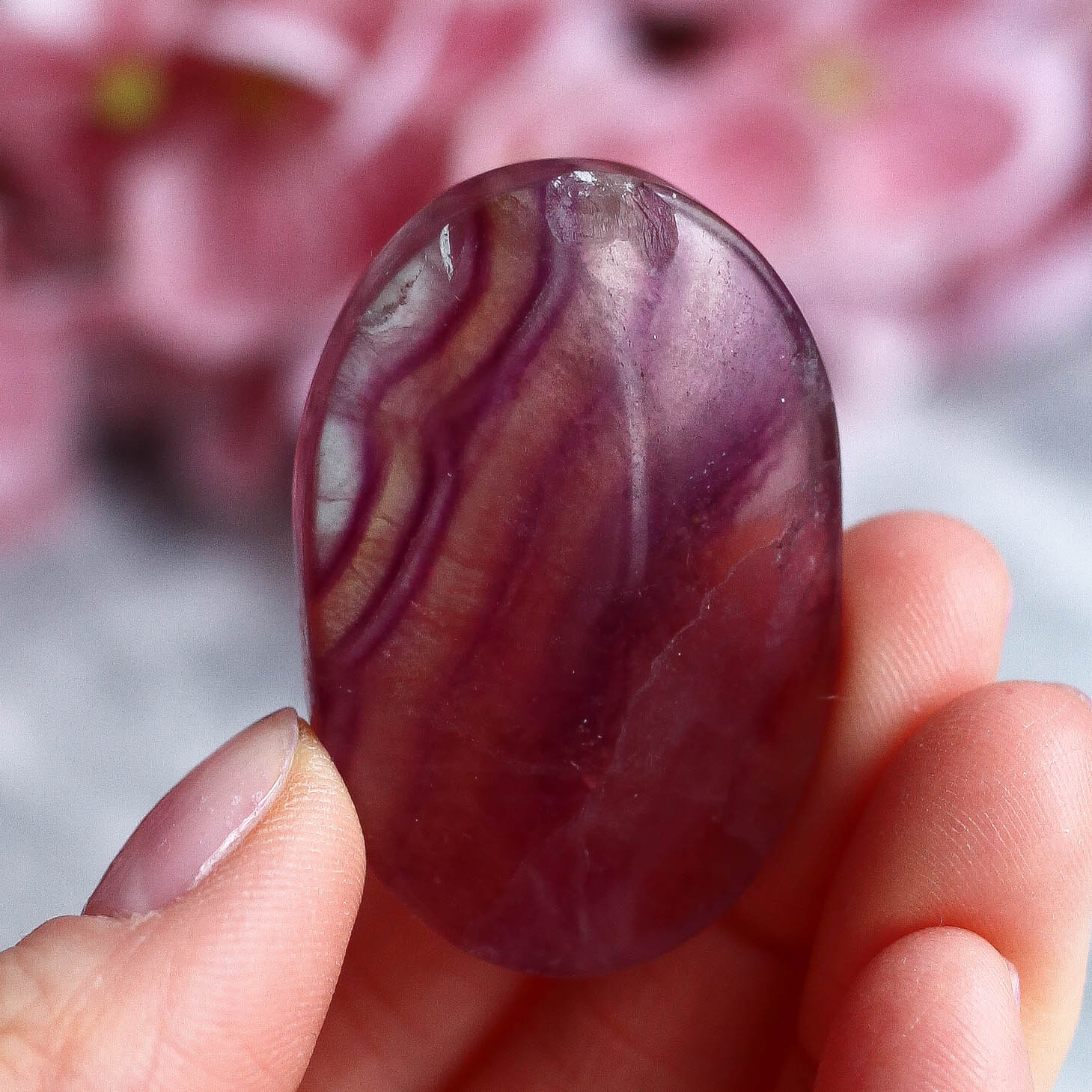 Флюорит в форме гальки