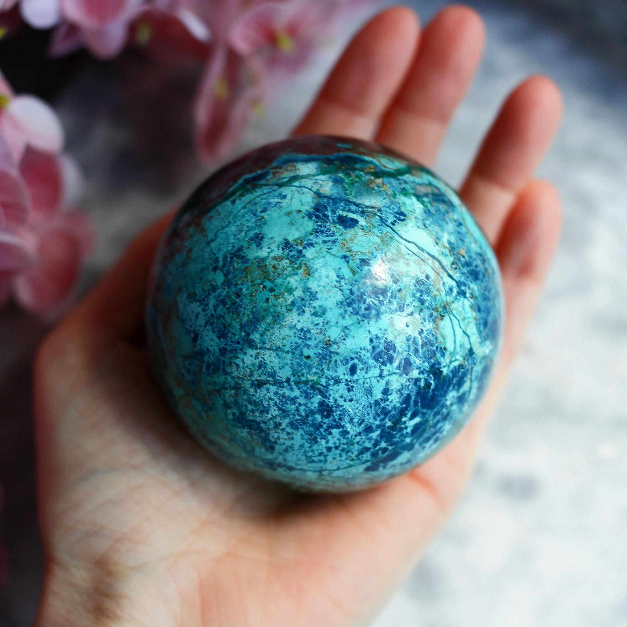 Хризоколла, шаттукит, куприт, диоптаз и пр. в форме шара