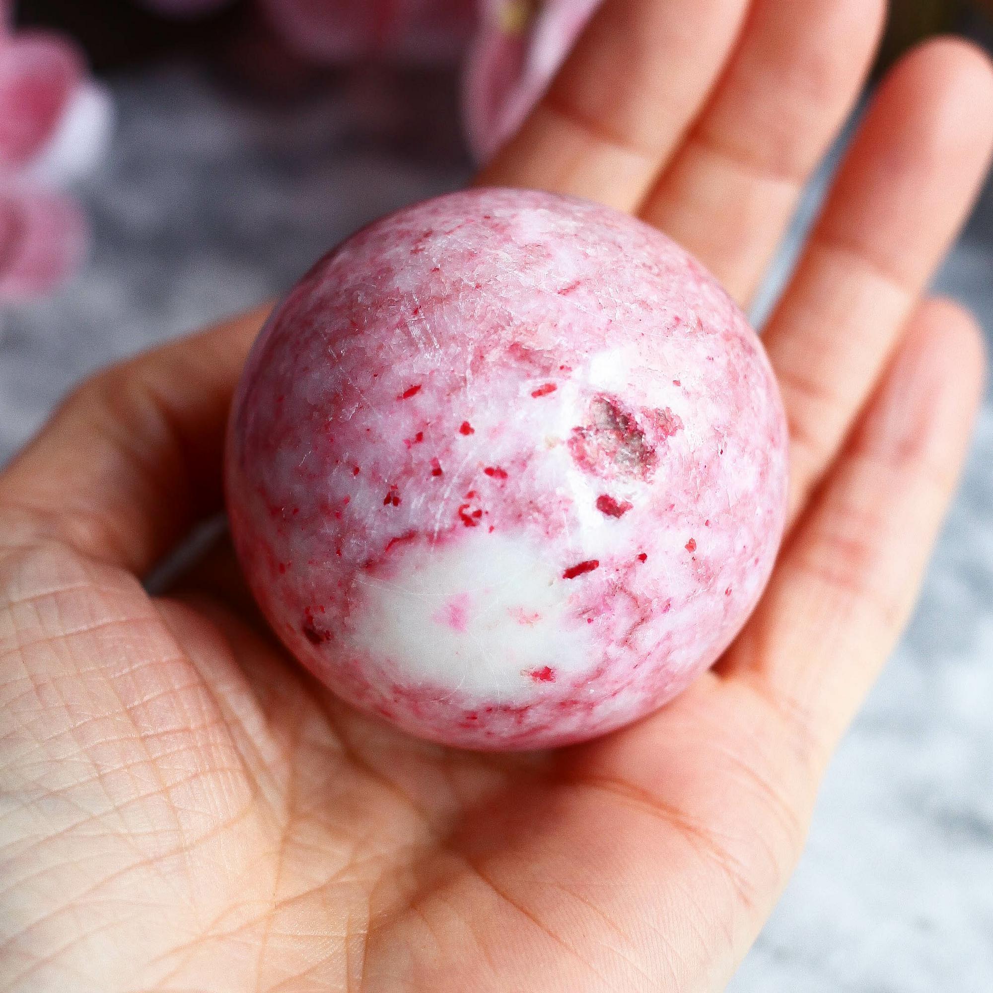 Тулит в форме шара