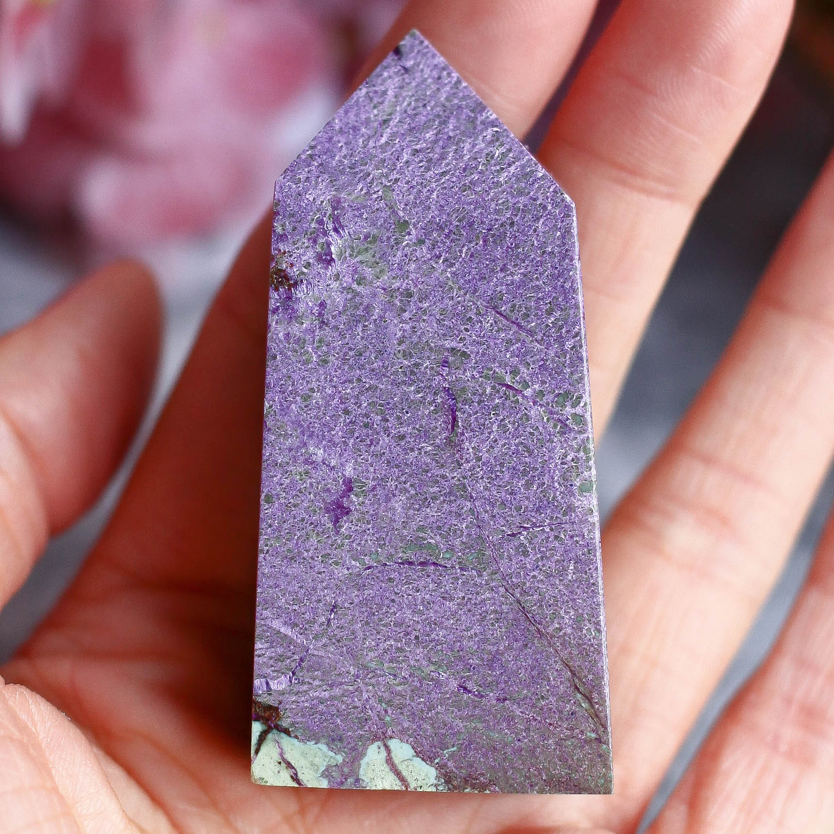 Атлантисит (стихтит с серпентином) в форме кристалла-генератора