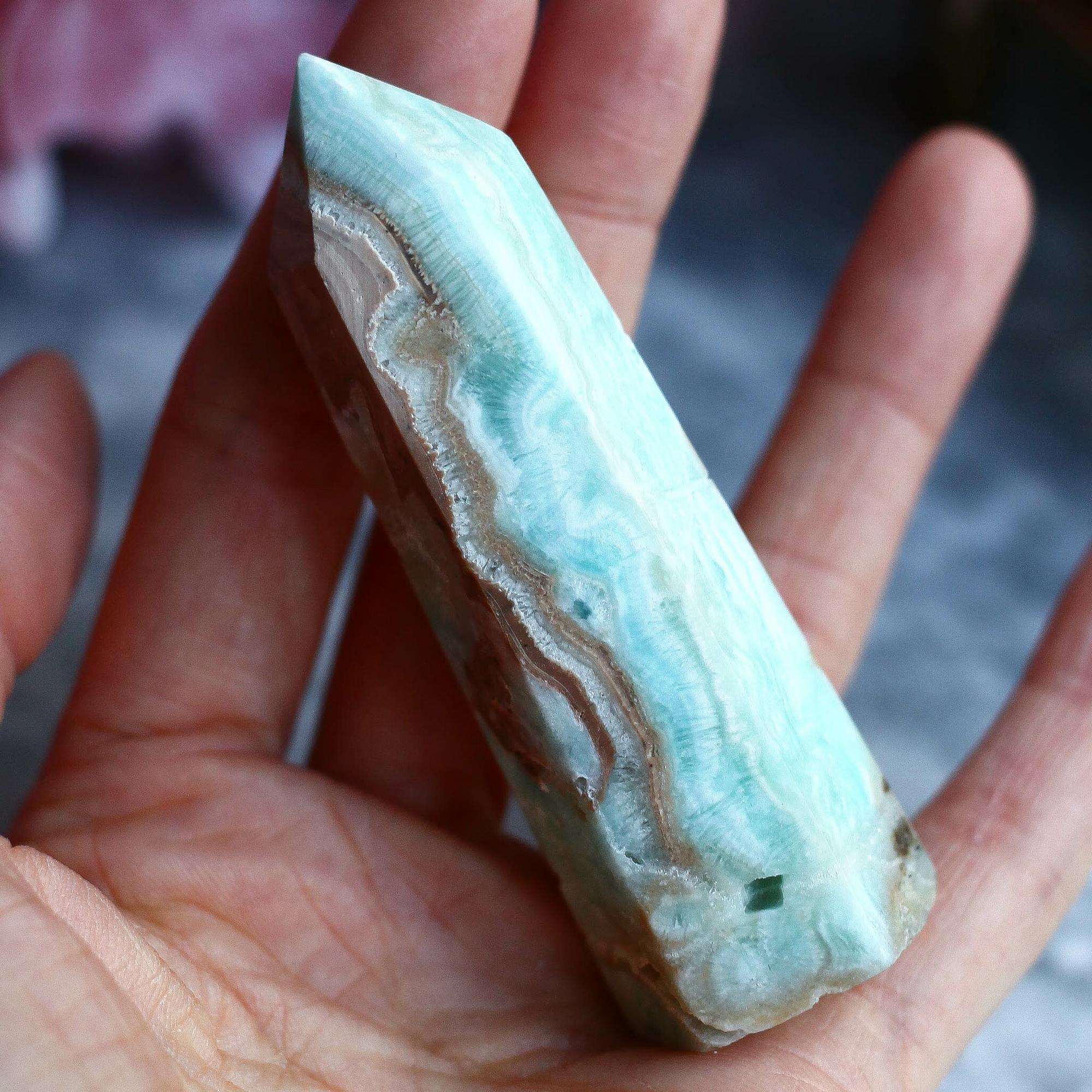 Кристалл-генератор из голубого арагонита-кальцита ("карибский кальцит")