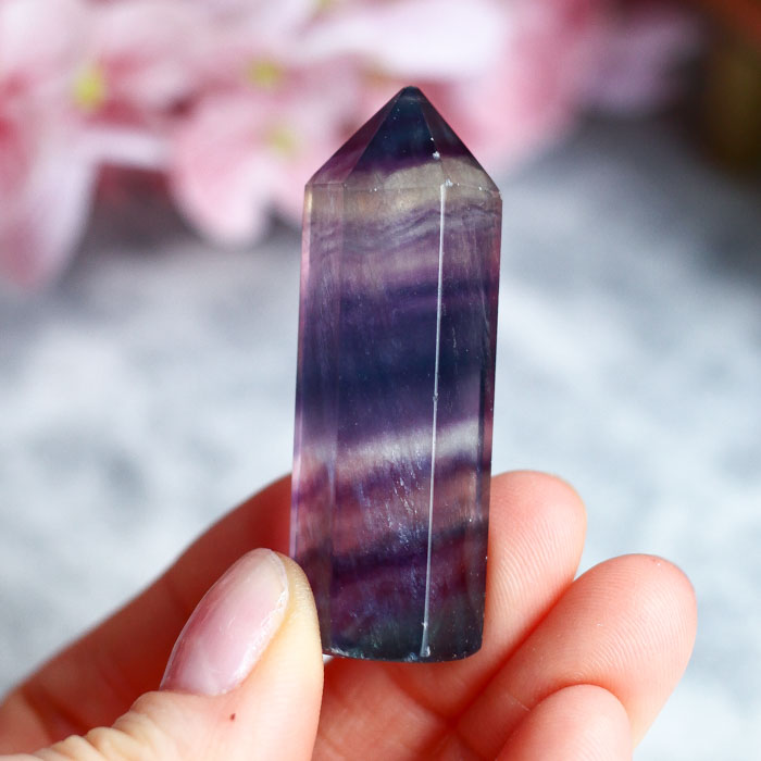 Флюорит в форме кристалла-генератора