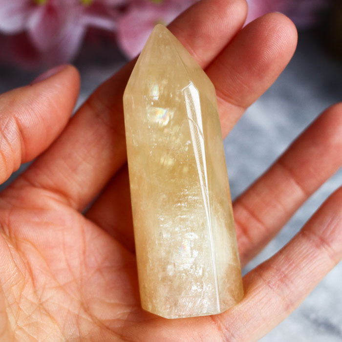 Медовый исландский шпат (оптический кальцит) в форме кристалла-генератора