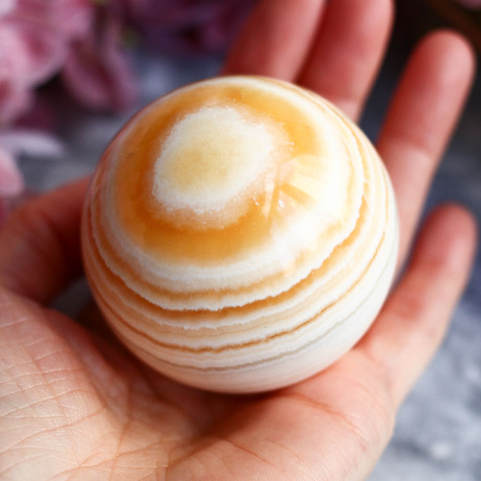 Апельсиновый кальцит в форме шара