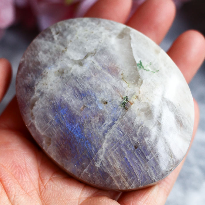 Лунный камень с солнечным эффектом в форме гальки