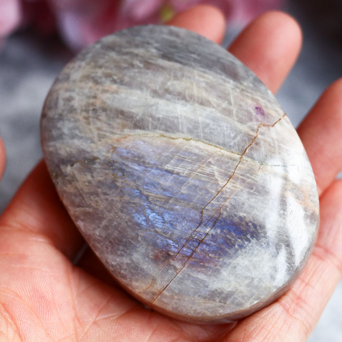 Лунный камень с солнечным эффектом в форме гальки