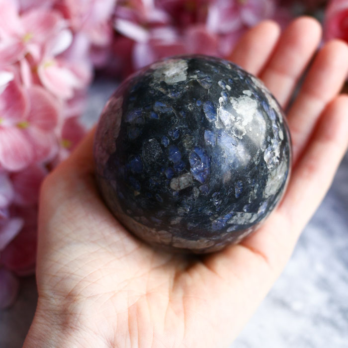 Лланит (риолит-порфир) в форме шара