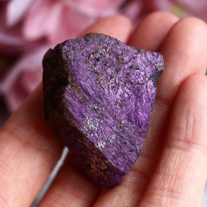 Пурпурит необработанный