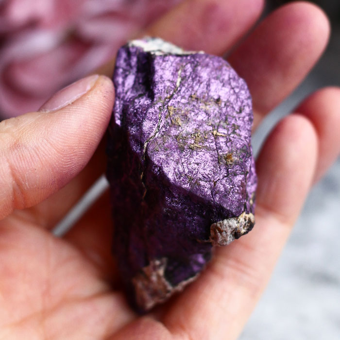 Пурпурит необработанный