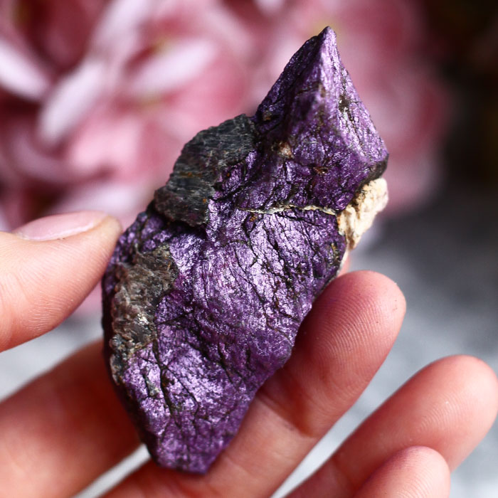 Пурпурит необработанный