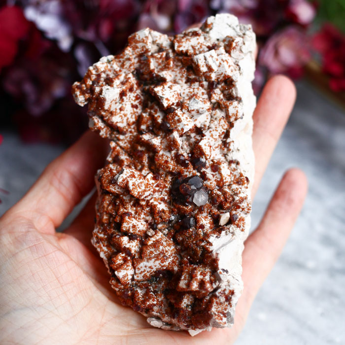 Гранат спессартин на породе