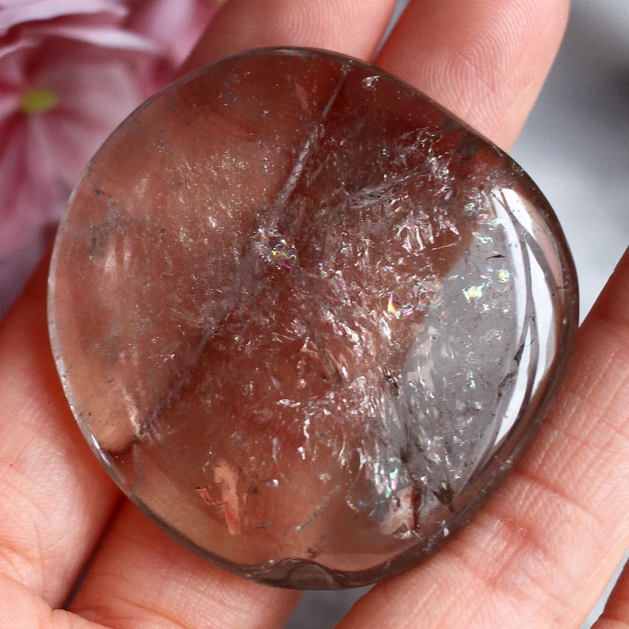 Раухтопаз (дымчатый кварц) в форме гальки