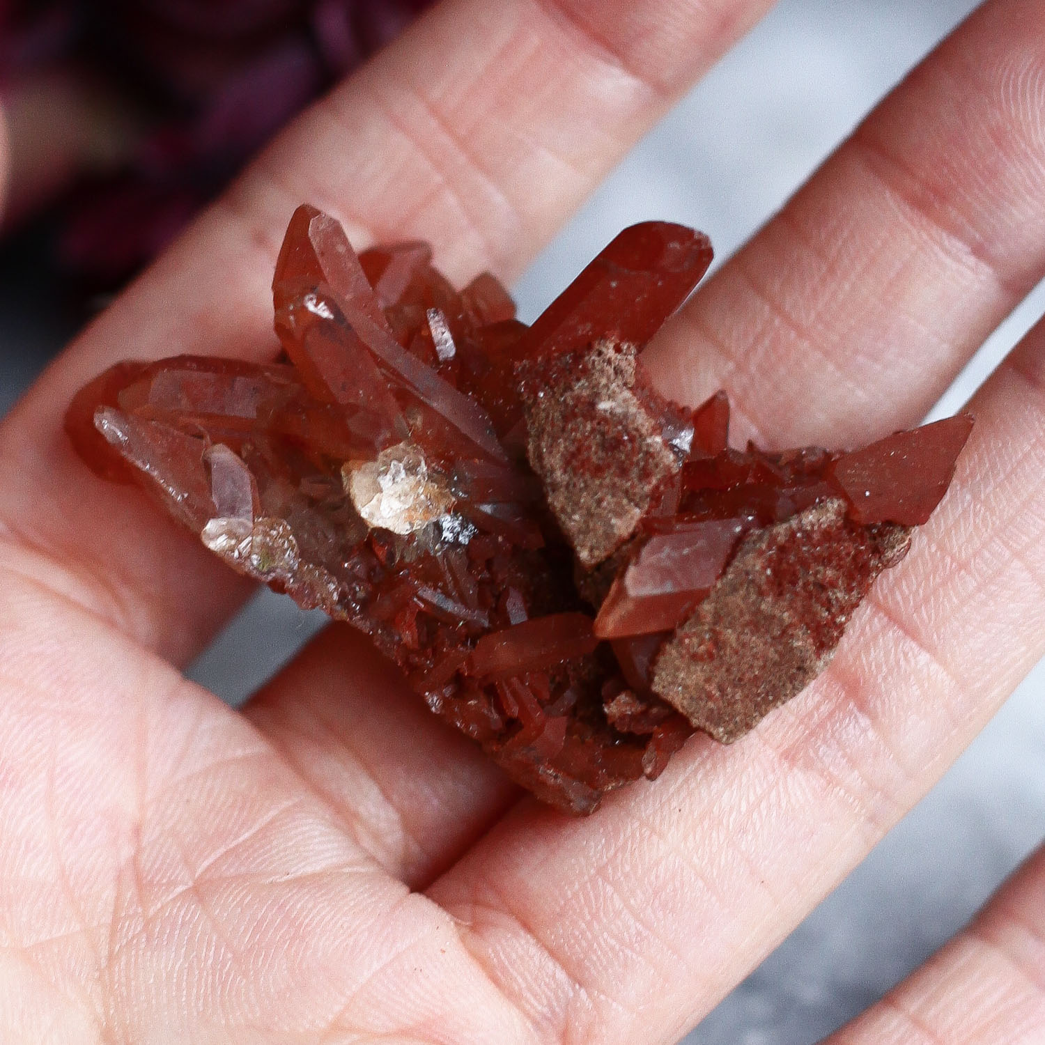 Сросток кристаллов кварца с гематитом