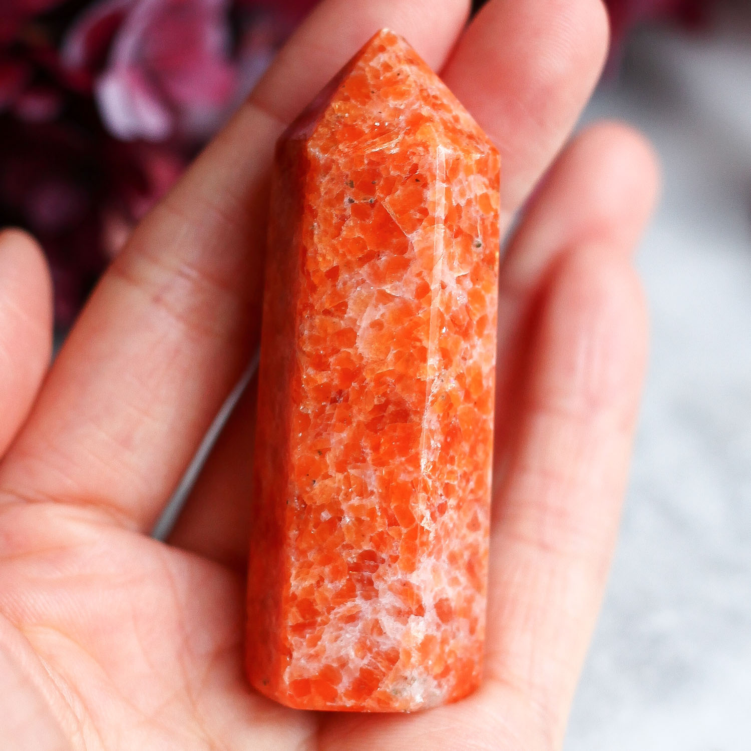 Оранжевый кальцит в форме кристалла-генератора