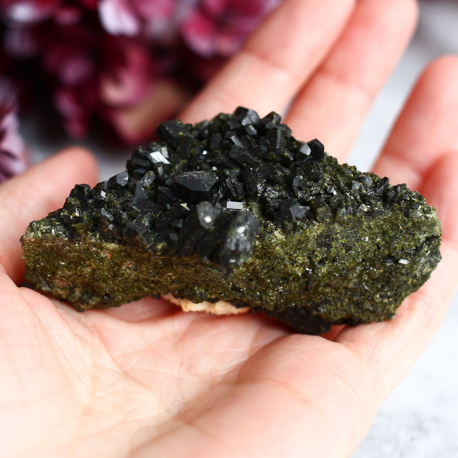 Эпидот (сросток кристаллов)