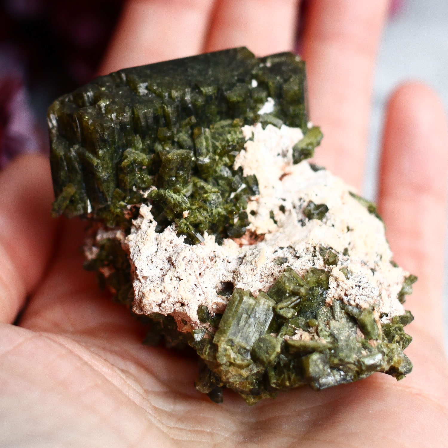 Эпидот (сросток кристаллов)