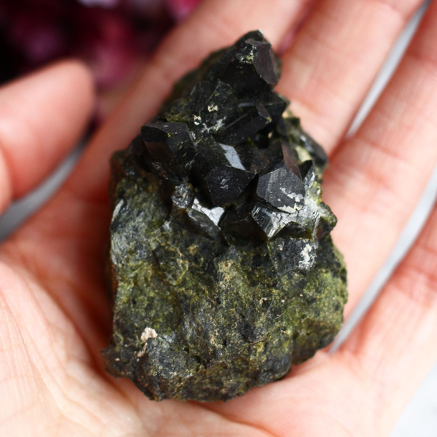 Эпидот (сросток кристаллов)