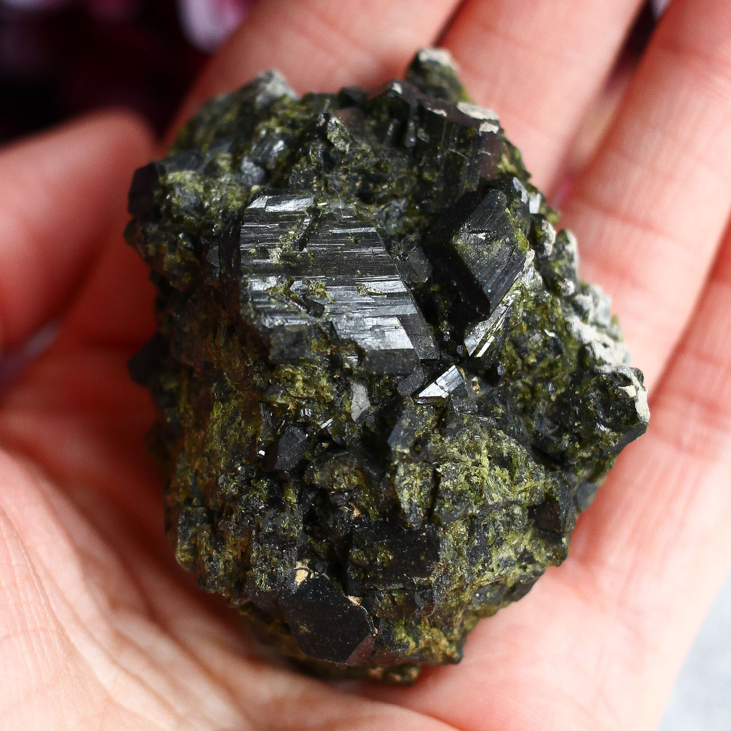 Эпидот (сросток кристаллов)