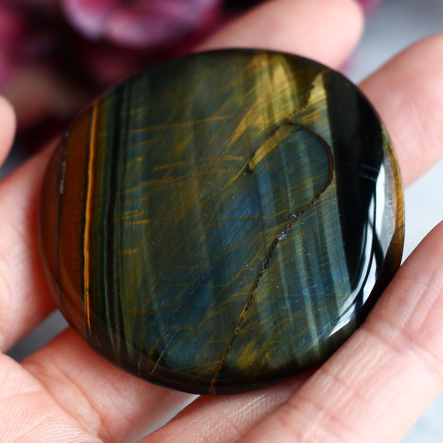 Тигрово-соколиный глаз в форме гальки