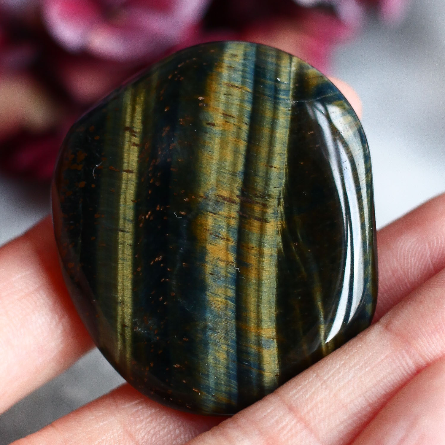 Тигрово-соколиный глаз в форме гальки