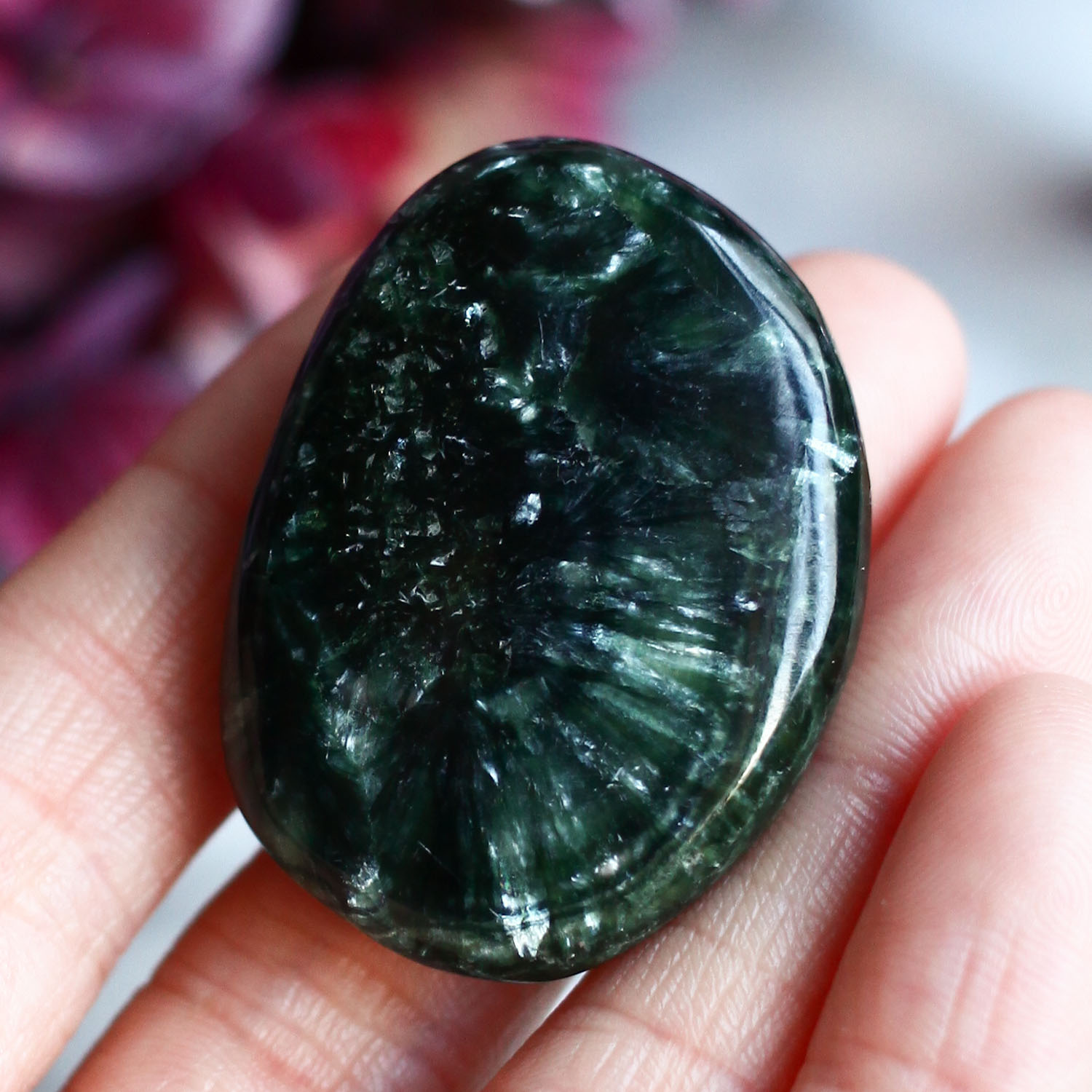 Серафинит в форме гальки