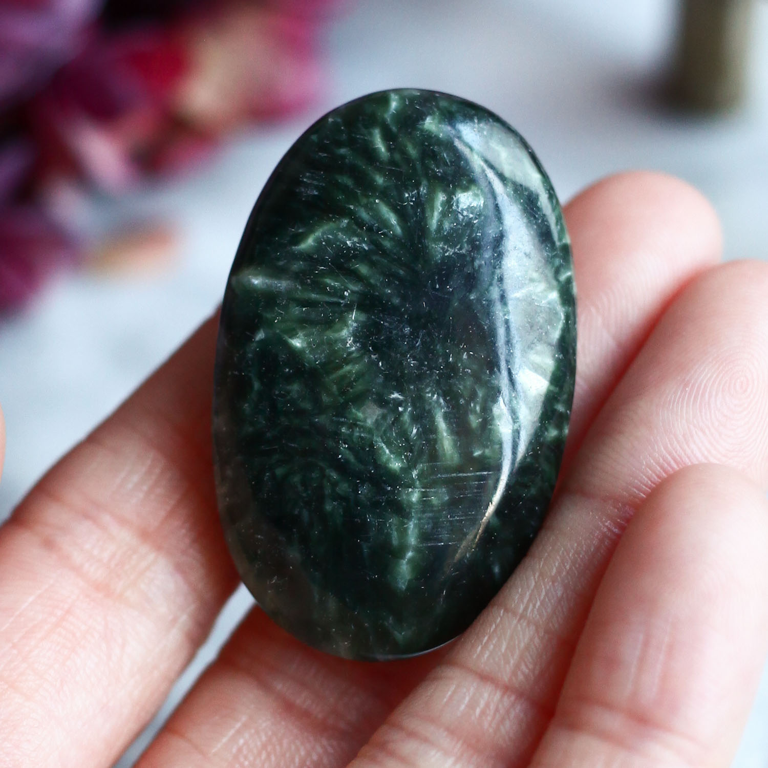 Серафинит в форме гальки